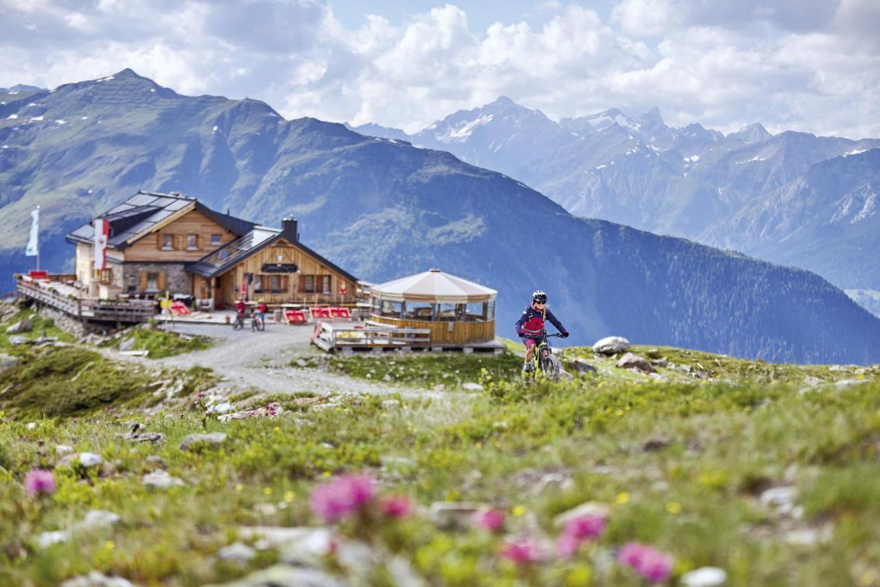 Active Nature Seemount Hotel