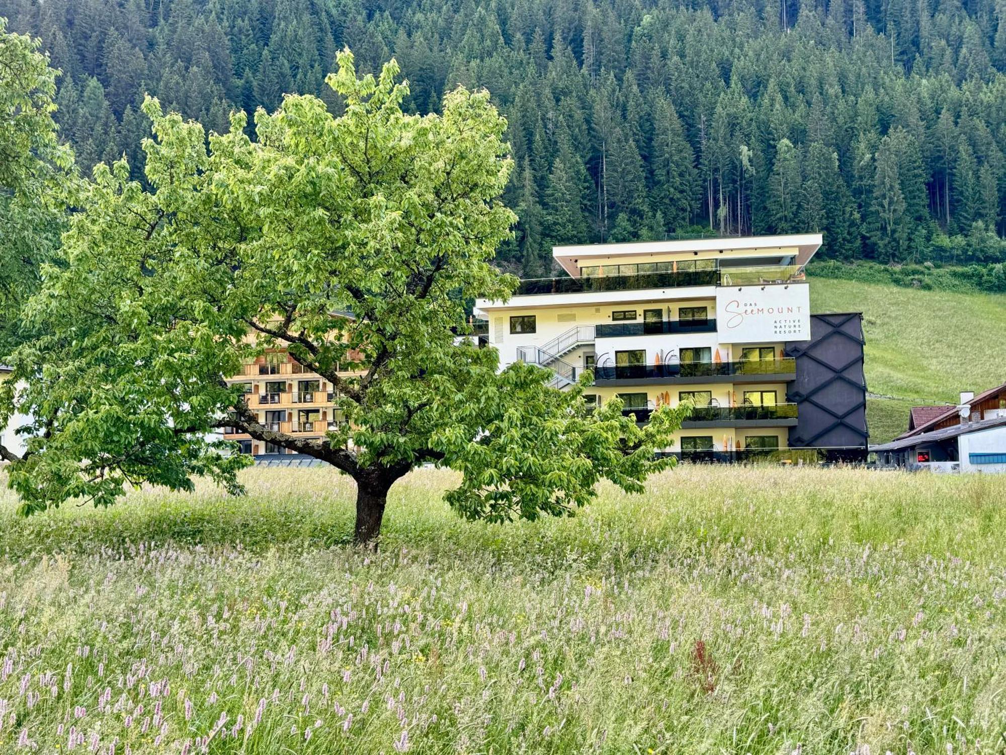 Active Nature Seemount Hotel